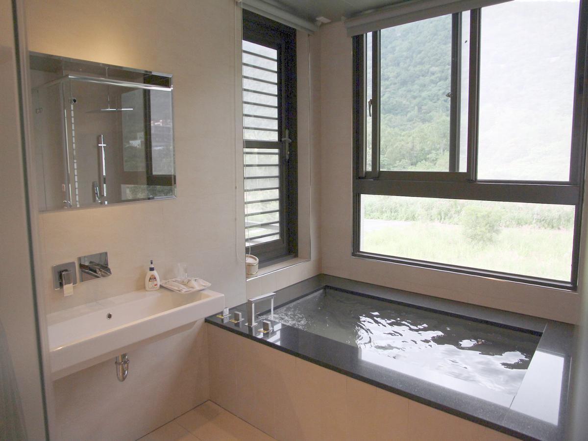 Peace Area Hot Spring Hotel 자오시 외부 사진